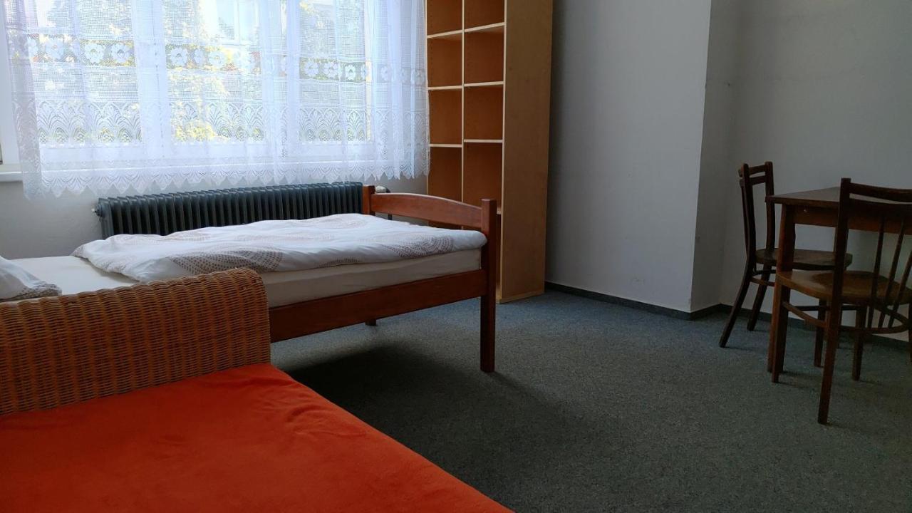 Hostel Sokol Troja Prag Exteriör bild